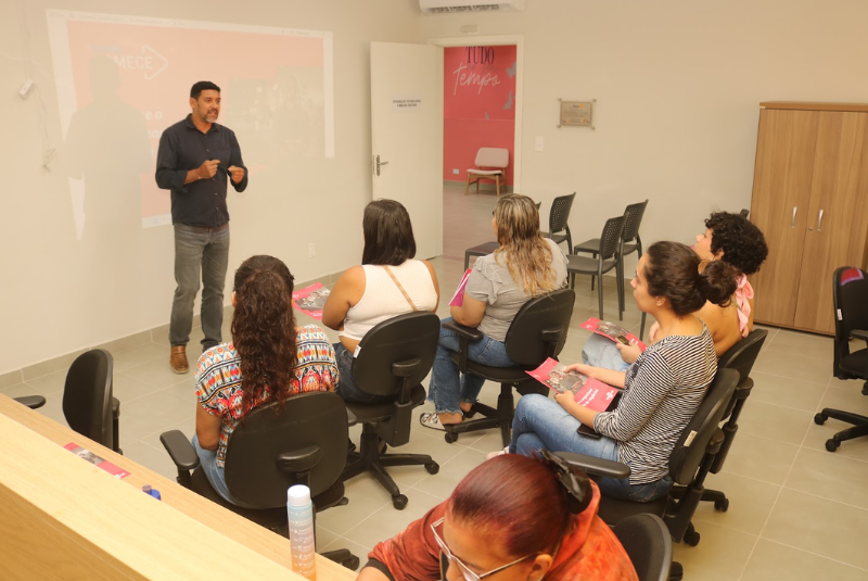 A Casa da Mulher de Santos, na Vila Mathias, promoveu nesta quinta-feira (13) mais um curso gratuito de capacitação voltado à área...