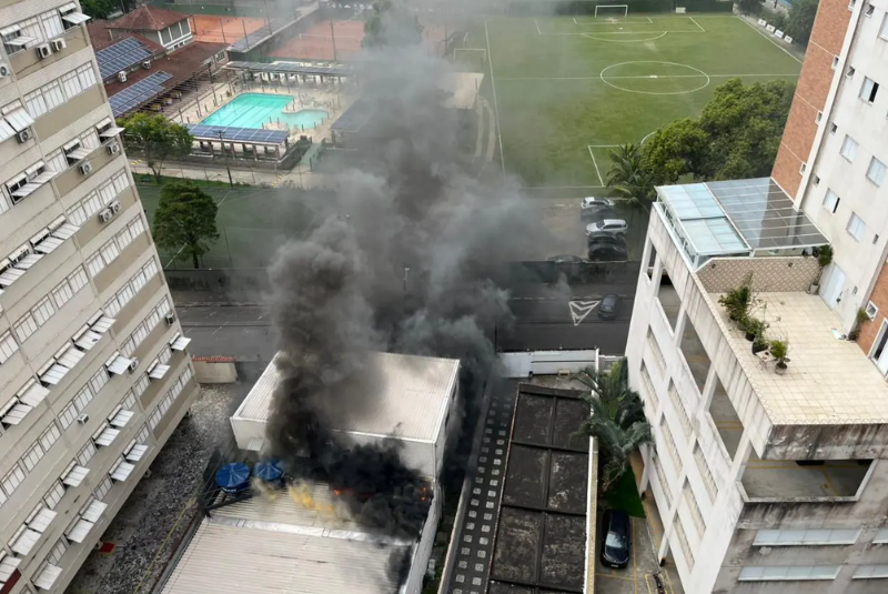 Um incêndio atingiu, na tarde desta sexta-feira (14), o depósito do mini mercado Pão de Açúcar Fresh, localizado na Avenida...