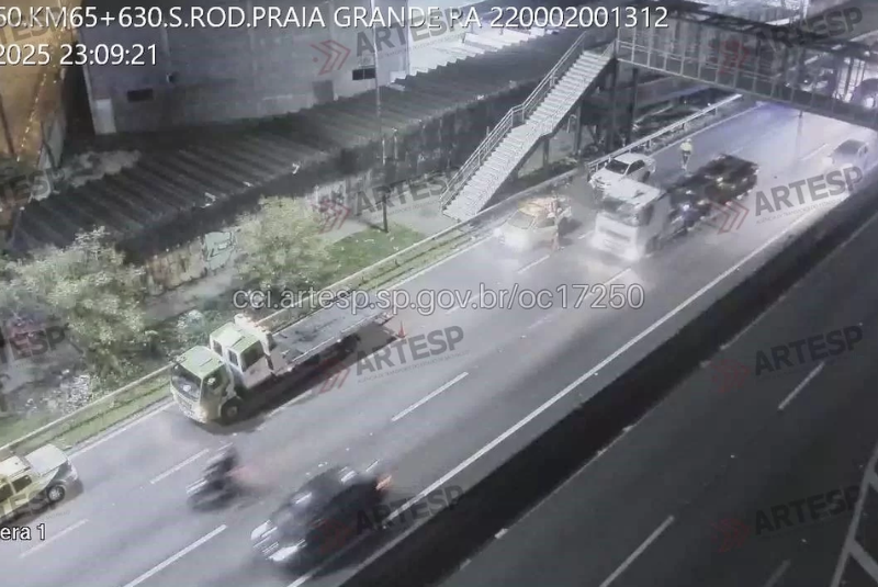 Um homem em situação de rua, ainda não identificado, morreu após ser atropelado na Rodovia dos Imigrantes, na altura do km 65,6...