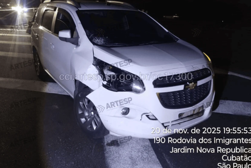 Um casal foi atropelado na noite de quinta-feira (20) enquanto tentava atravessar a pé a Rodovia dos Imigrantes (SP-160)...