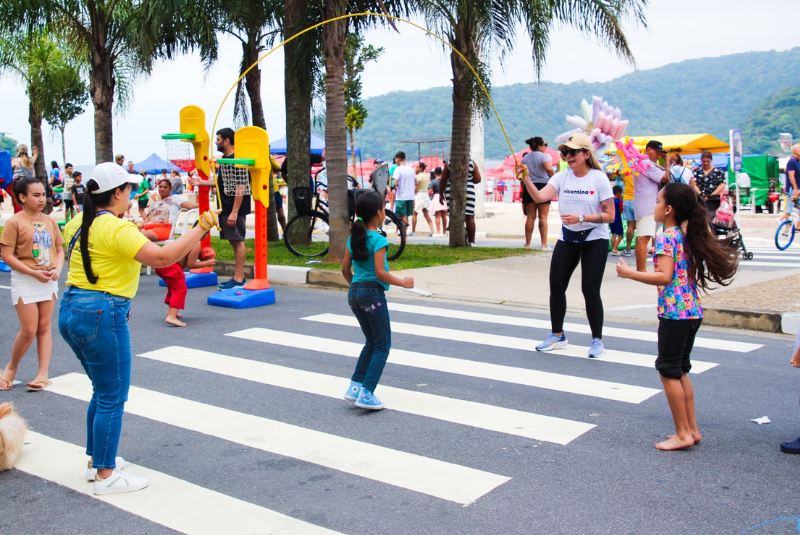 A Avenida Antônio Rodrigues, na orla do Gonzaguinha, em São Vicente, será novamente palco da Rua da “FelizCidade”...