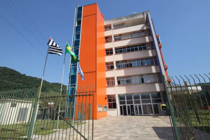 A Prefeitura de Guarujá (SP) sancionou a Lei nº 5.357, que obriga a substituição de toda a fiação aérea por instalações...