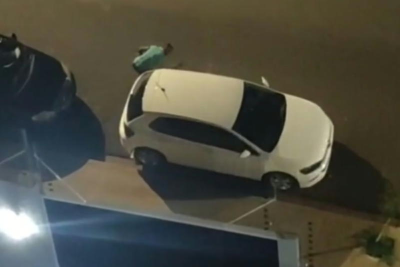 Homem é flagrado vandalizando carro em via pública de Uberlândia