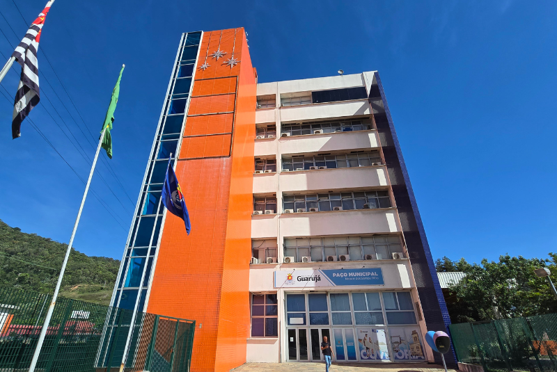 Os servidores municipais de Guarujá, no litoral paulista, terão reajuste salarial linear de 5% a partir de janeiro de 2026.