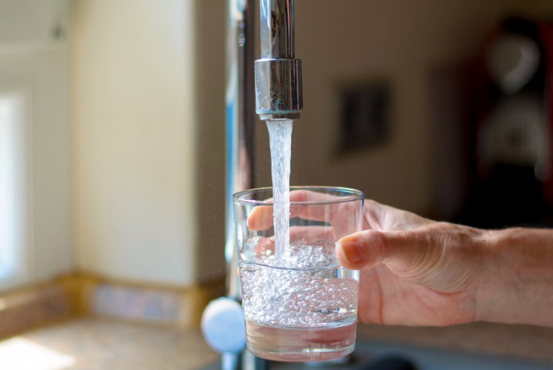 A intensa onda de calor que atinge o Estado de São Paulo provocou um aumento de até 60% no consumo de água na Grande São Paulo...