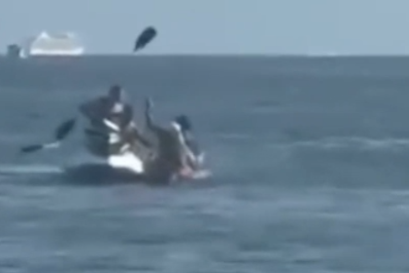 Dois criminosos utilizaram uma moto aquática alugada por R$ 4 mil em uma marina de São Vicente (SP) para assaltar um casal que passeava...