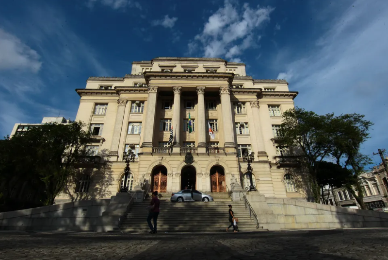 A Prefeitura de Santos convocou 28 candidatos aprovados em concurso público para tomar posse entre os dias...