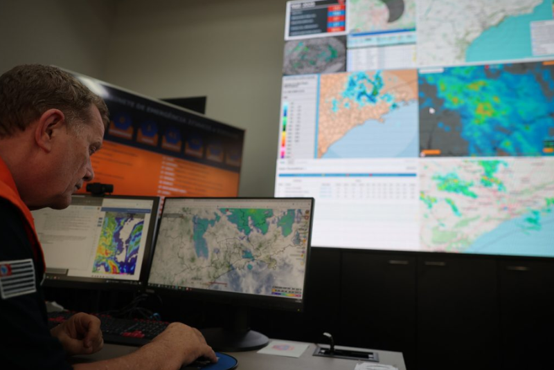 A Defesa Civil do Estado de São Paulo emitiu um alerta para condições climáticas severas previstas entre terça-feira (9) e quinta-feira...