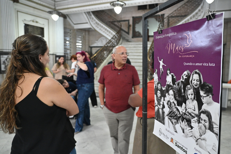 Em comemoração ao Dia Internacional dos Direitos Humanos, a exposição "Mães da Esperança" foi aberta nesta segunda-feira (8) no Paço...