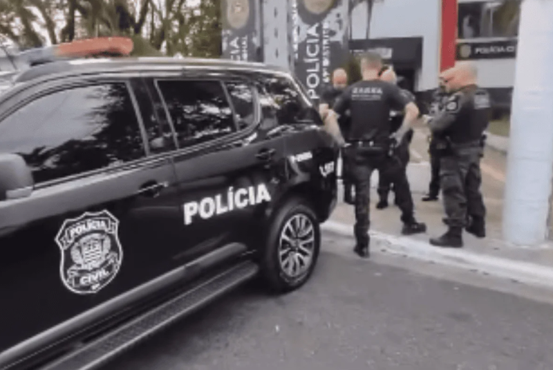 Uma mulher de 23 anos foi presa nesta terça-feira (2) na Zona Leste de São Paulo, suspeita de integrar uma quadrilha que se passava...