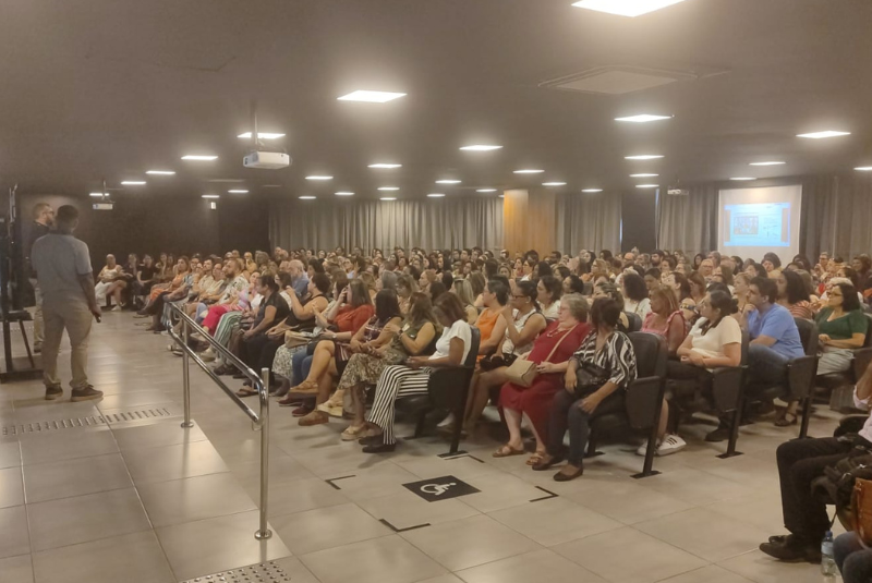 A Prefeitura de Guarujá deu início à formação de aproximadamente 1200 professores da rede municipal para o uso de telas interativas...