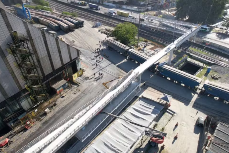 A Autoridade Portuária de Santos (APS) inaugurou nesta terça-feira (16) a passarela de pedestres do Canal do Mercado, em Santos...