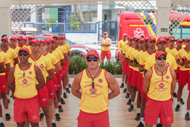A segurança nas praias de Praia Grande contará com reforço de 31 novos guarda-vidas temporários, formados em cerimônia...