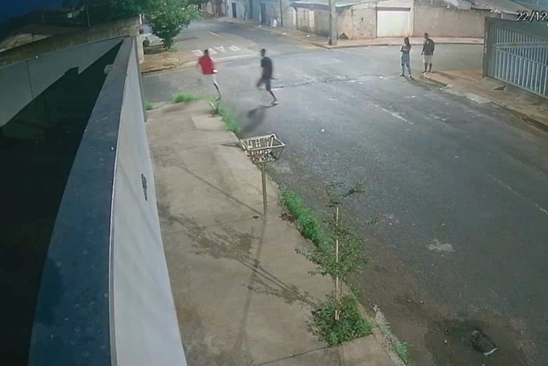 Homem é esfaqueado no pescoço após discussão em Uberlândia; agressor está foragido