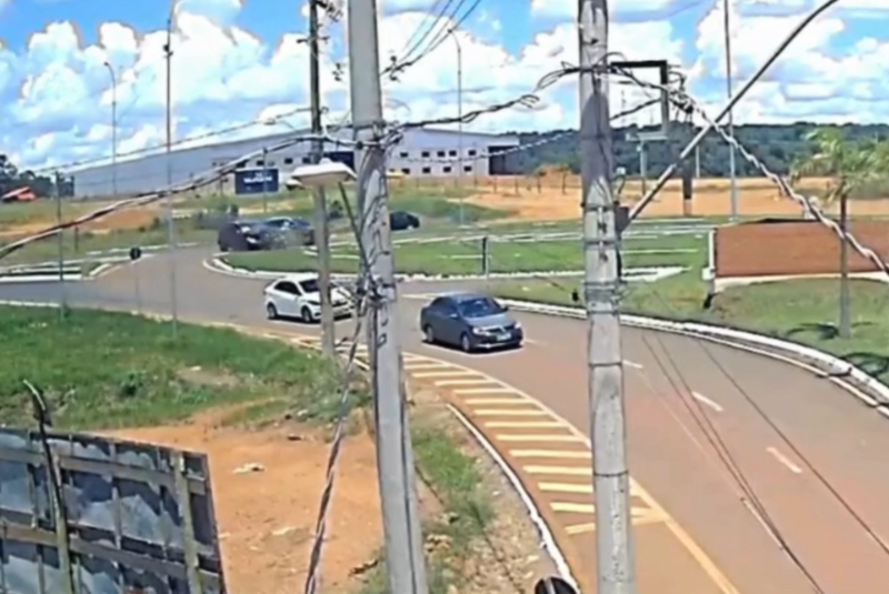 Carro em alta velocidade causa acidente e deixa cinco feridos na MGC-452