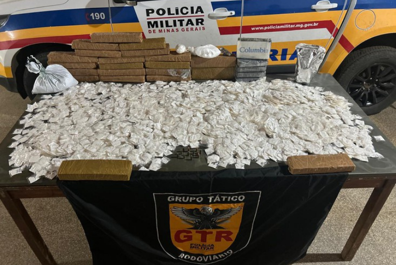 Ônibus é parado pela PM Rodoviária em Patos de Minas e passageiro é preso com R$700 mil em drogasÔnibus é parado pela PM Rodoviária em Patos de Minas e passageiro é preso com R$700 mil em drogas