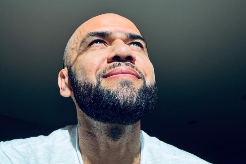 Daniel Alves move ação contra construtora de Uberlândia e cobra R$ 22 milhões por calote