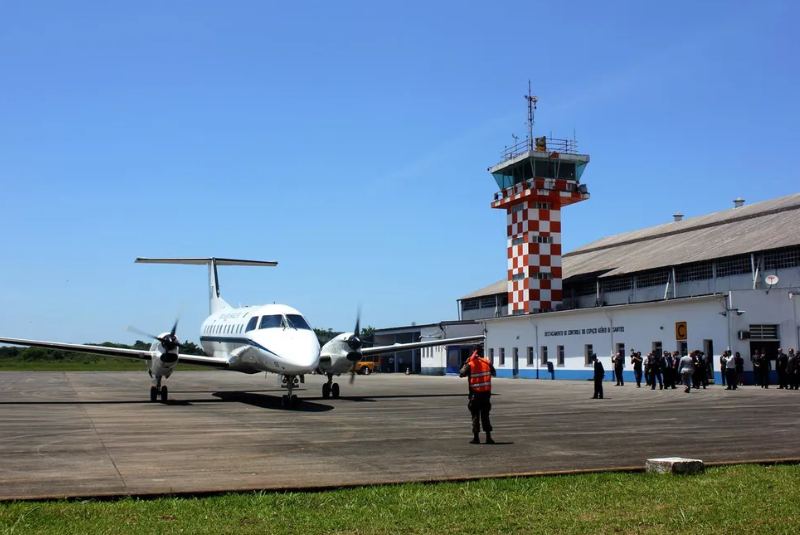 Um projeto que previa a criação de uma ligação marítima entre o futuro Aeroporto Civil Metropolitano, em Guarujá (SP), e o Terminal...