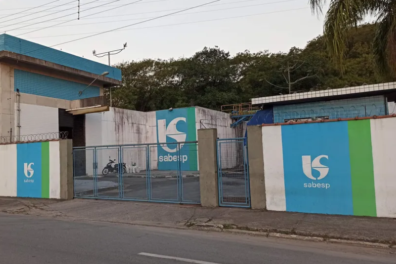 As fortes chuvas que atingiram a Baixada Santista nesta segunda-feira (19) impactaram o sistema de captação e tratamento de água...