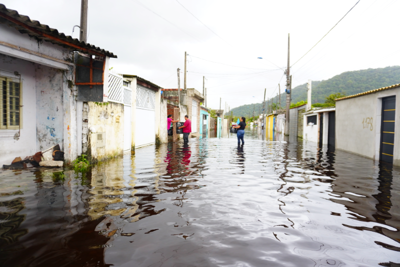 A Prefeitura de Mongaguá, no litoral de São Paulo, decretou situação de emergência nesta quarta-feira (21) em decorrência das fortes...