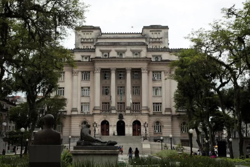 Em assembleias realizadas na quarta-feira (29), os servidores públicos municipais de Santos, no litoral...