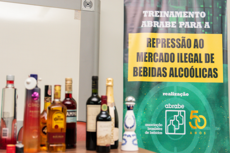A Prefeitura de São Vicente promoveu, nesta quinta-feira (8), um treinamento voltado à identificação de bebidas adulteradas.