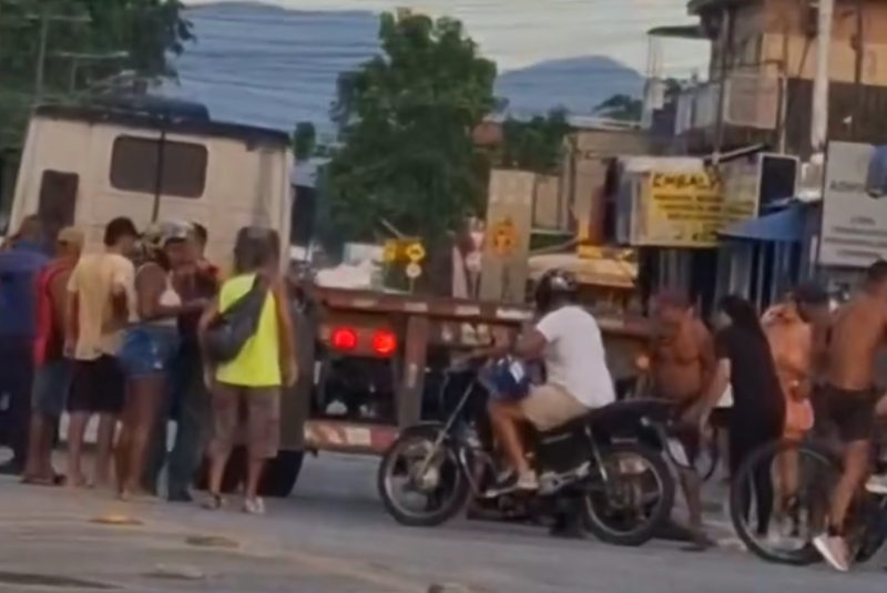 Um adolescente de 16 anos morreu e uma jovem de 15 anos ficou ferida após um grave acidente envolvendo uma bicicleta...
