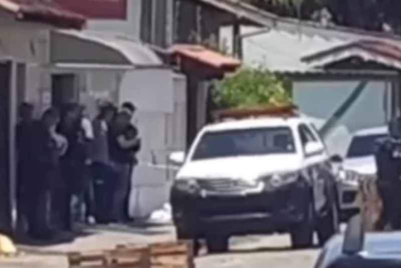 Um homem de 37 anos foi morto pelo próprio vizinho na manhã desta segunda-feira (12) após uma discussão relacionada...