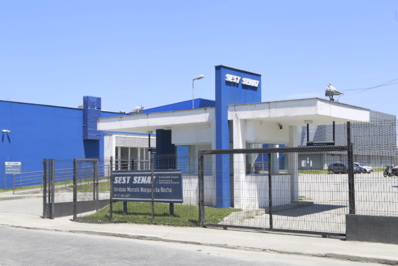 A unidade do Sest Senat (Serviço Social do Transporte e Serviço Nacional de Aprendizagem do Transporte), em Guarujá, está com...