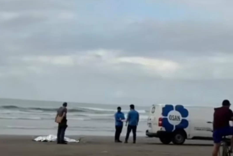 Um jovem de 18 anos, turista da capital paulista, foi encontrado morto na madrugada desta terça-feira (27) na praia do Balneário...