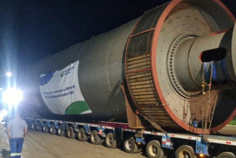 Megacarga de 636 toneladas finaliza jornada de quase 2.000 km e chega a Goiás após três meses na estrada