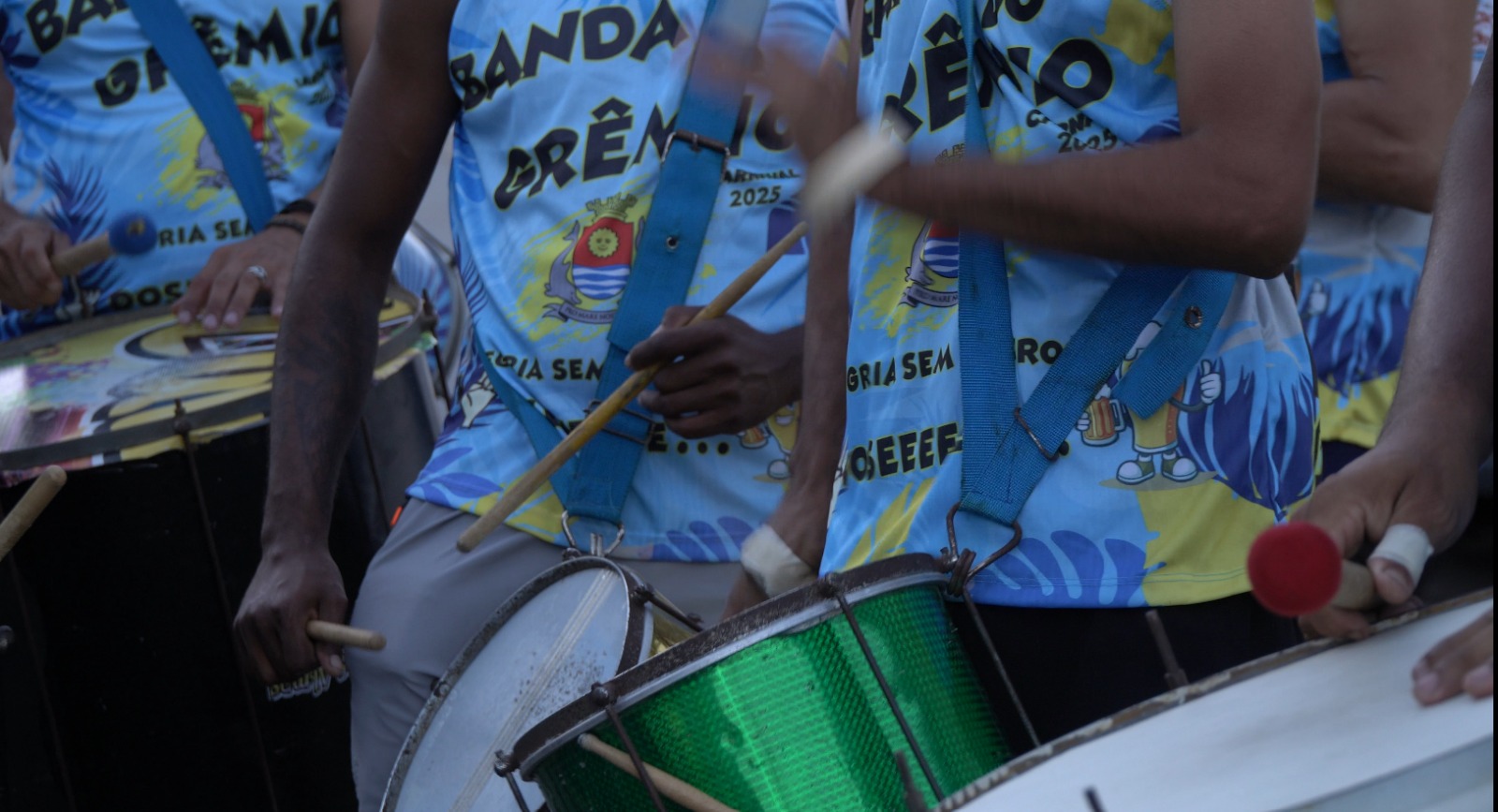 O Carnaval 2026 segue com tudo em Guarujá! Os tradicionais Desfiles de Blocos e Bandas continuam movimentando as ruas da cidade...
