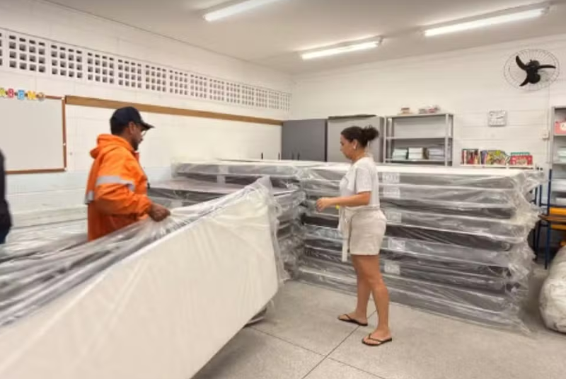 As fortes chuvas que atingem o litoral de São Paulo deixaram mais de 100 moradores desabrigados em Peruíbe (SP).