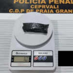 Mulher é flagrada...