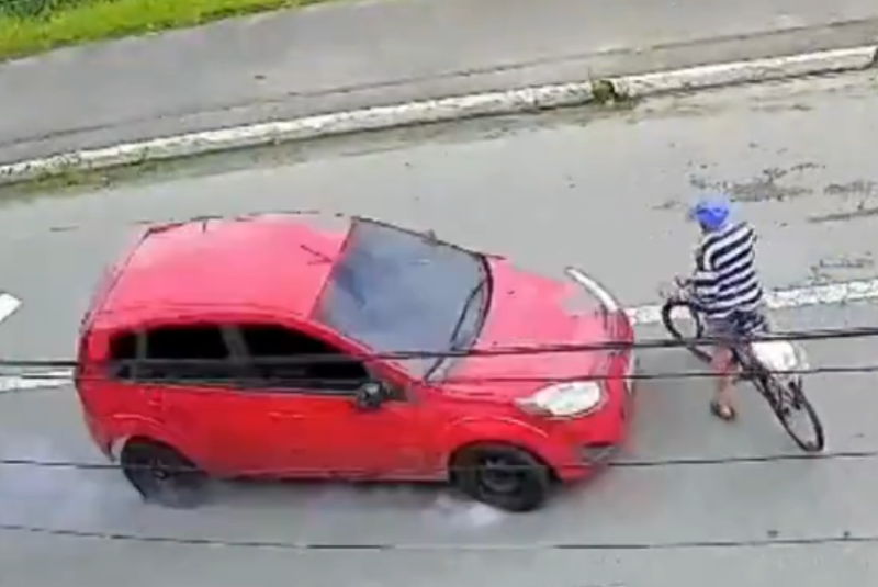 Um idoso de 79 anos morreu após ser atropelado enquanto pedalava uma bicicleta no bairro Vila Caiçara, em Praia Grande, no litoral...