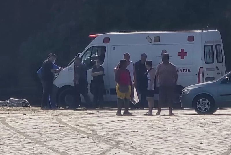 Um adolescente de 15 anos morreu após se afogar na tarde deste sábado (14), na Praia do Perequê, em Guarujá, no litoral de São Paulo.