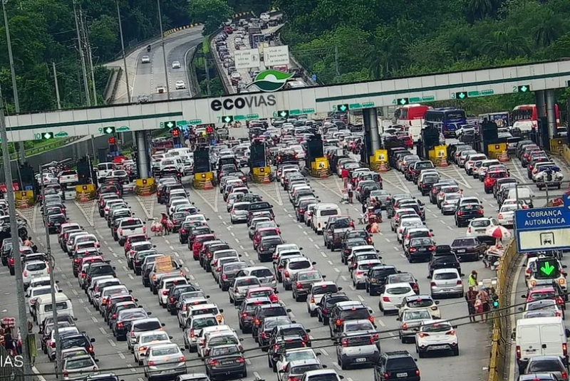 A concessionária Ecovias estima que entre 290 mil e 446 mil veículos se desloquem entre a Capital e a Baixada Santista durante o feriado...