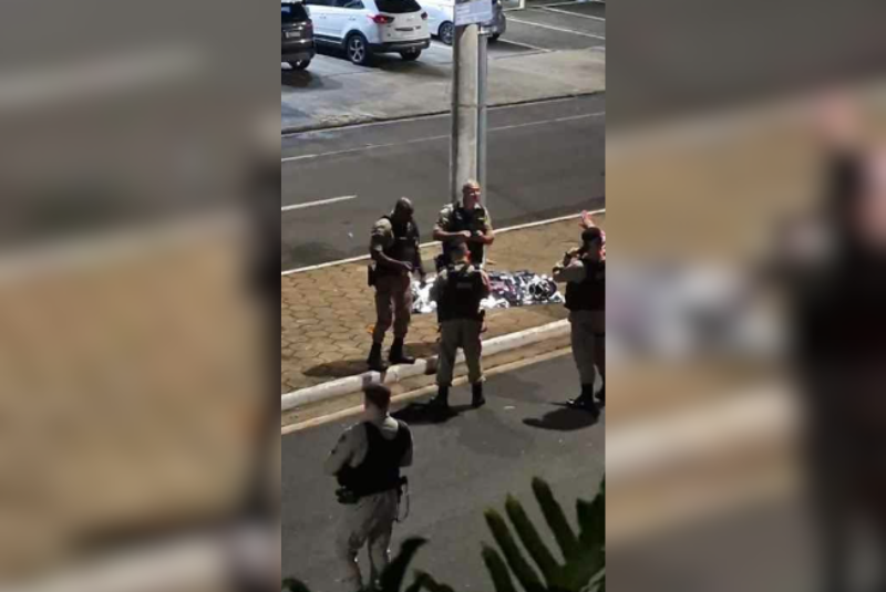 Motociclista de 18 anos morre e jovem fica ferida em acidente grave em Uberaba