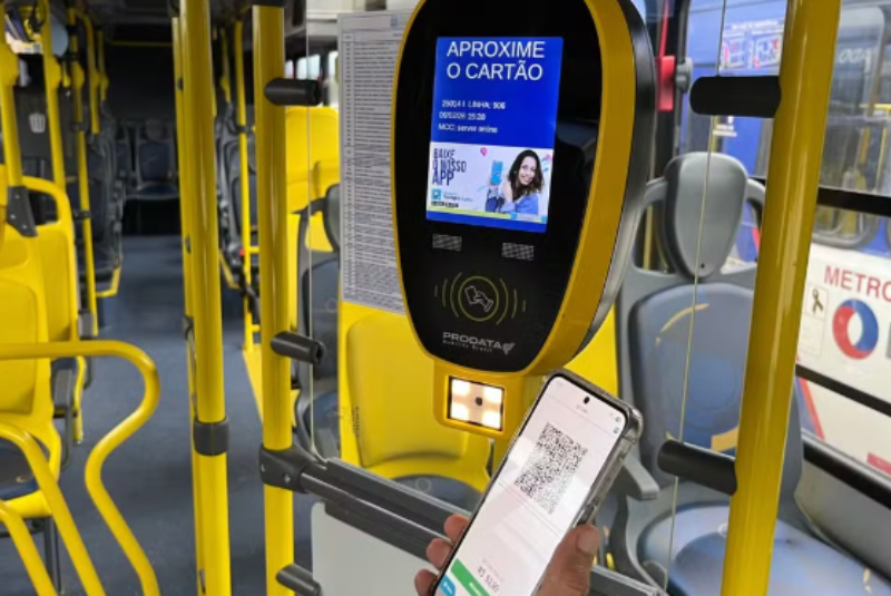 VLT e ônibus intermunicipais passam a aceitar Pix e QR Code na Baixada Santista