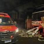 Ônibus desgovernado invade...