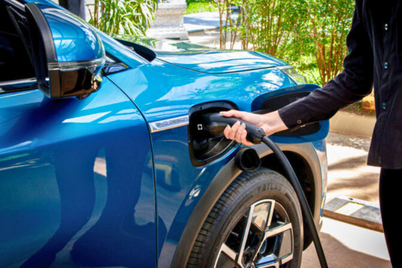 Empresa chinesa BYD pretende instalar mais de mil locais para carregamento.