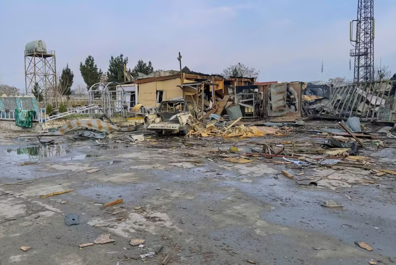 Afeganistão é bombardeado. Mais de 400 pessoas morreram.