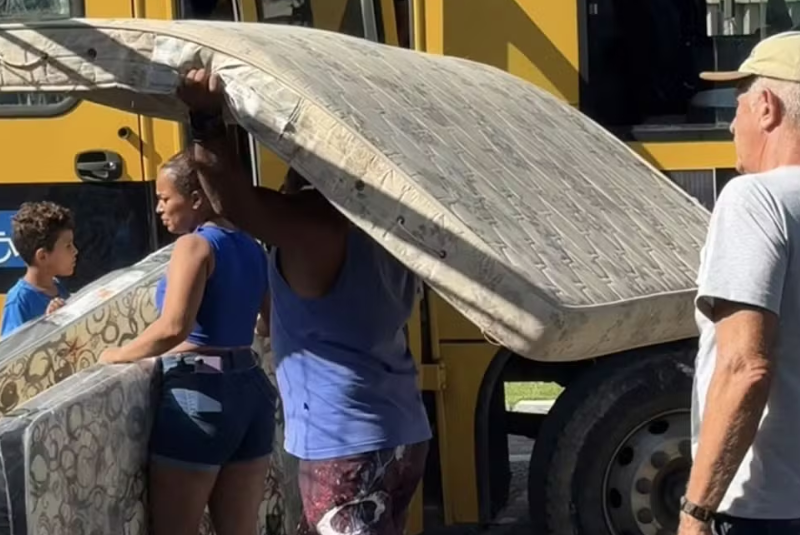 As 481 pessoas que deixaram suas casas devido às chuvas mais intensas dos últimos dez anos em Peruíbe, no litoral de São Paulo...