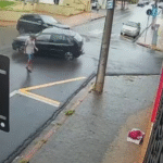 Carros colidem em...