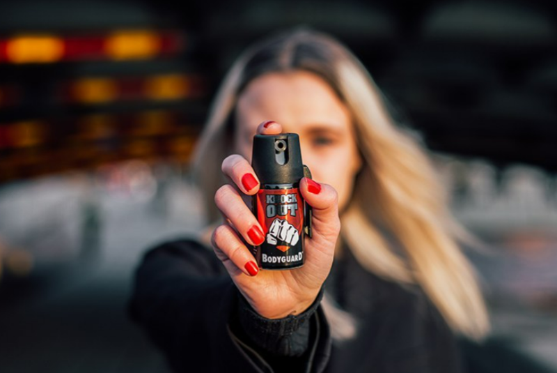 Câmara aprova projeto que libera spray de pimenta para autodefesa de mulheres