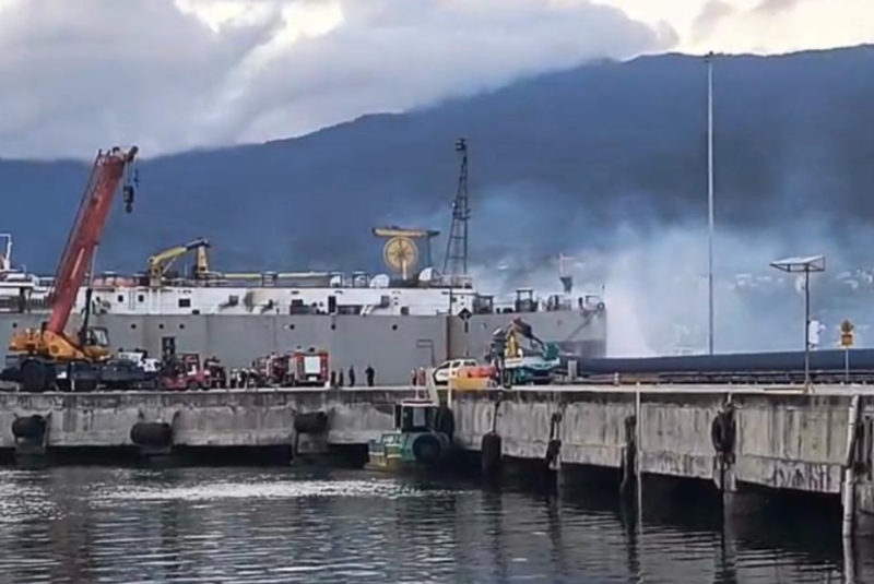 Incêndio atinge navio com carga de gado no Porto de São Sebastião (SP)