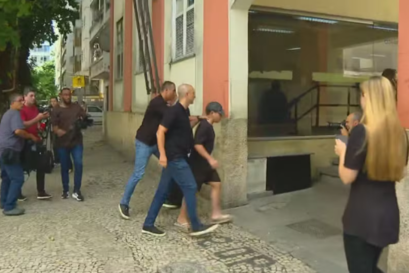 Estupro coletivo em Copacabana: suspeito é preso e levado à delegacia
