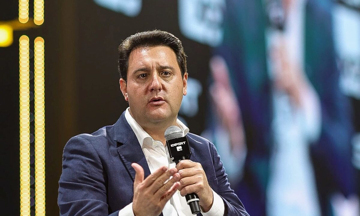 Ratinho Jr desiste de candidatura para presidente.