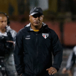 Roger Machado define...