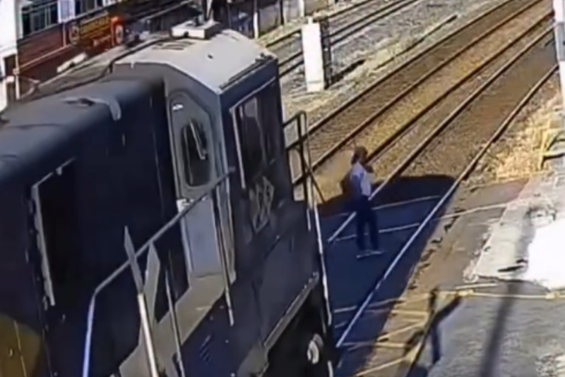 Idoso morre após ser atingido por trem no Centro de Barra Mansa